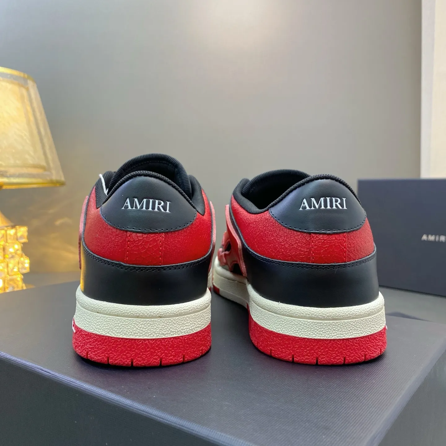 p580🐮🐮AMIRI Couple Style👑 The latest The Pacific Series Couple Style💀🦴Bone Stars Casual Sports Shoes Skateboard Shoes✔️ AMIRI's Pacific shoes are a sneaker that combines luxury and street style. Many celebrities and Internet celebrities have the same style. Its design and workmanship are very exquisite. Made of high-grade cow leather, soft to the touch and highly durable. 💎Fabrics: Original custom imported first-layer cowhide 💎Inner lining: Original customized breathable mesh 💎Foot: Original injection molded one-piece, comfortable, wear-resistant and not tiring for feet 💎Outsole: Original 1:1 molded three-color sole Original outsole 💎Sole thickness: 3CM 💎Size: Female 35-40 Male 39-46 💎Price; Top version 👑Special remarks Remark: (Female size 34 40 . Men's sizes 38 45 46 are customized and cannot be returned or exchanged. Please note when ordering! Thank you🤝🤝